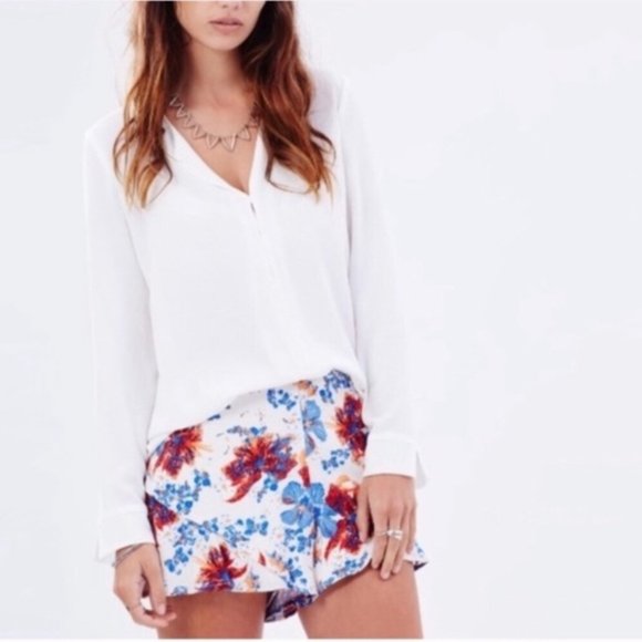 Free People Floral Print Shorts Red and Blue Size 6 - Picture 3 of 12